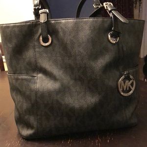 Michael Kors Jet Set Tote